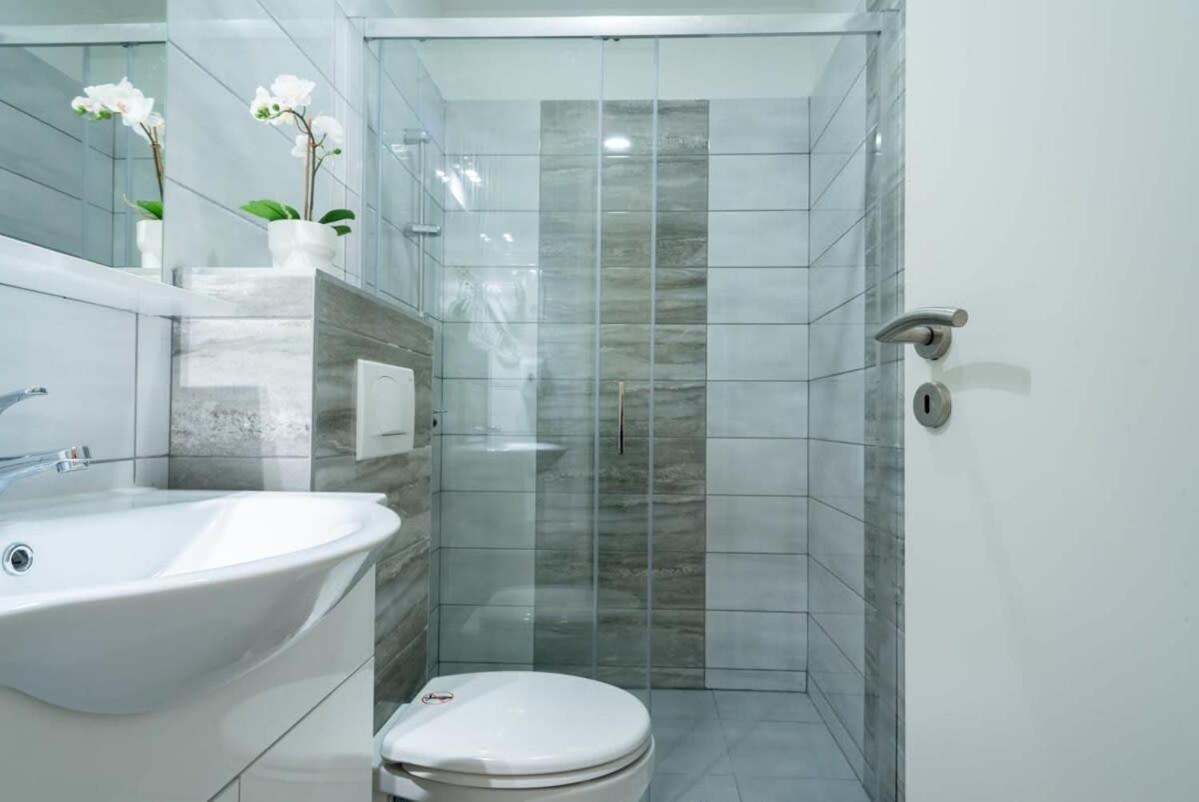 Apartman Modern Stylish At Location *