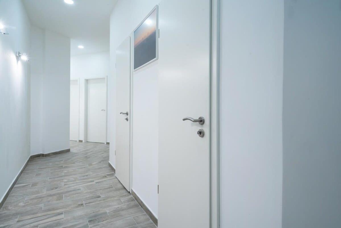 Modern Stylish At Location Apartman